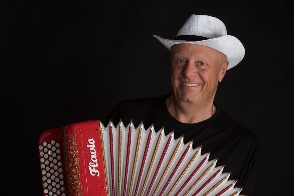 Flavio Caldelari Chanteur accordéoniste et collaborateur musicale de RSI.